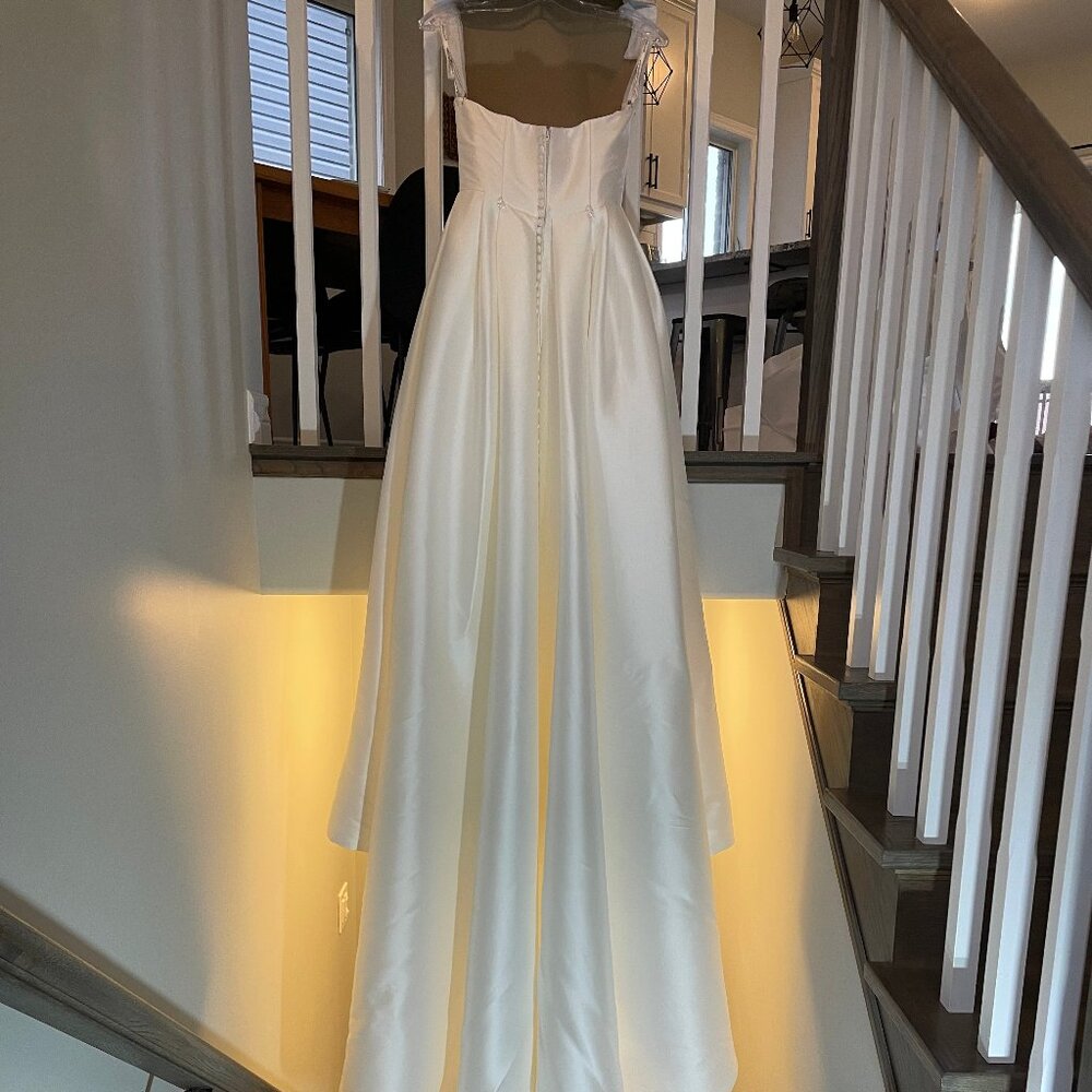Wedding Dress - Maggie Sottero - Aspen Size 6 with veil - Picture 7 of 14